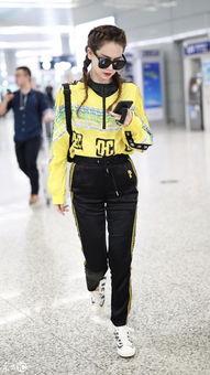 明星现身机场照片,时尚穿搭引关注